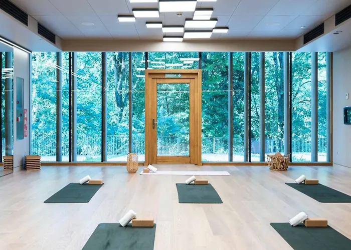 Arima & - Small Luxury